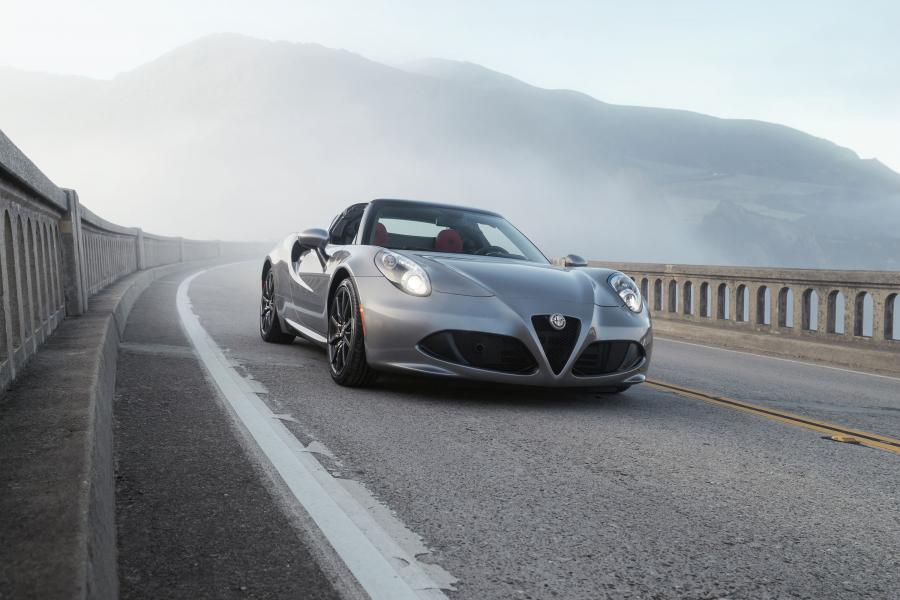  Alfa Romeo 4C Spider (960) 2015 года  (NA) (фото 21 из 40)